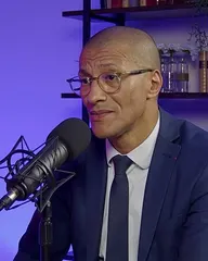 Portrait de Karim Bouamrane